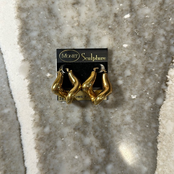 Vintage Monet Sculpture Earrings - Picture 1 of 2